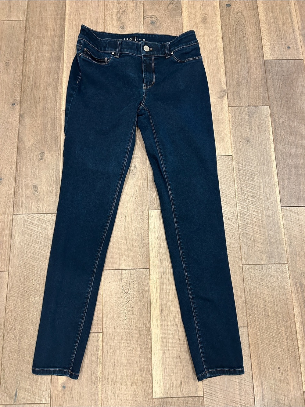 White House Black Market The Jegging Size: 4